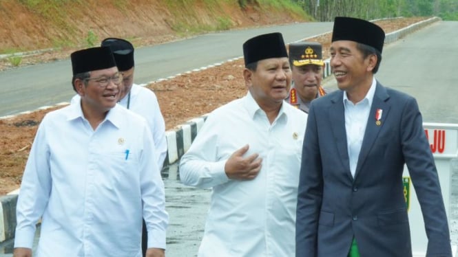 Menhan Prabowo Subianto saat dampingi Presiden Jokowi kunker ke Tabalong, Kalsel